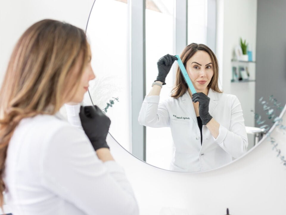 Nurse Jacklyn with Silhouette Instalift by Suneva, one of the treatments available for Non-Surgical Facelift